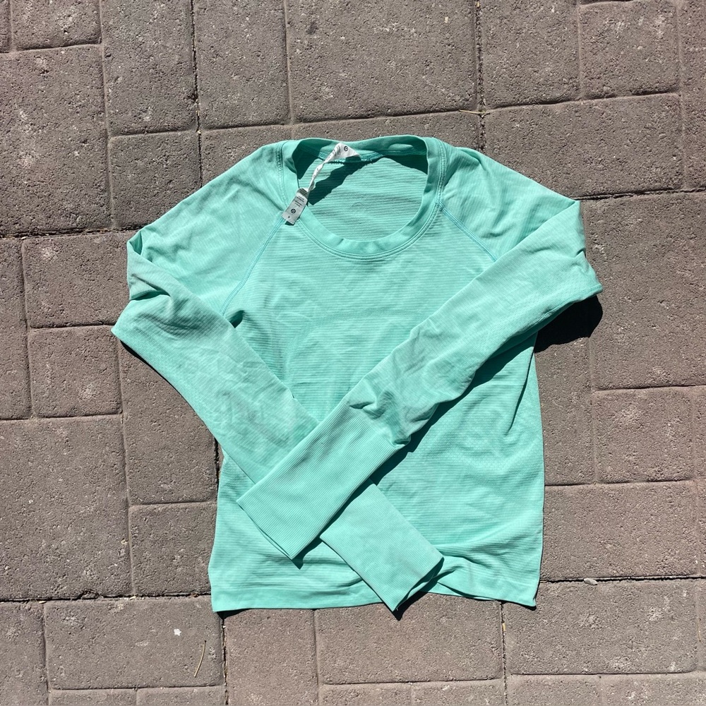 LuluLemon cropped long sleeve